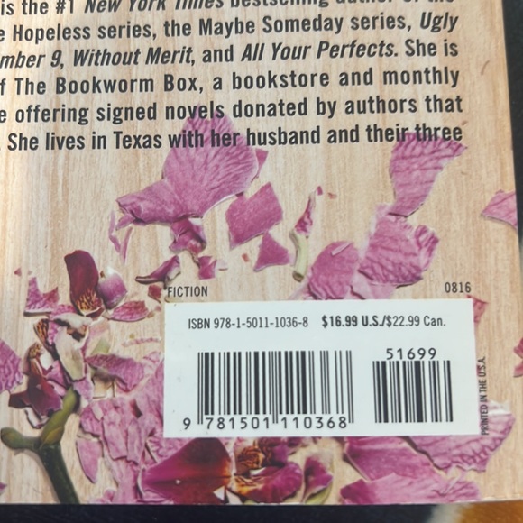 It Ends With Us by Colleen Hoover - Picture 2 of 2